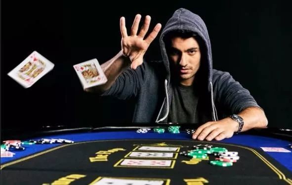 翻牌前这手牌，你真的应该玩吗